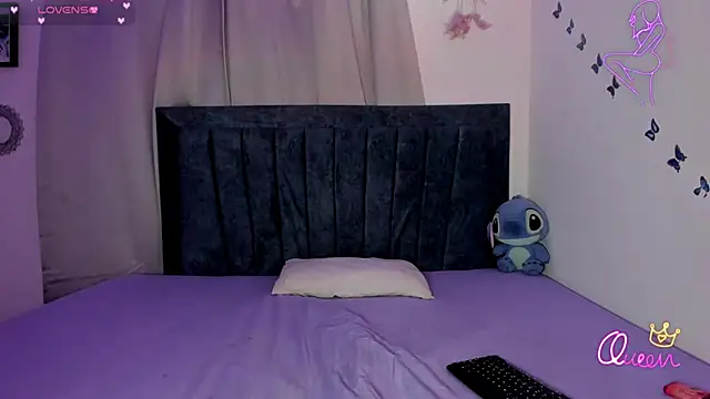 Snapshot of emmie_bunny chatting on February 26, 2026, 11:15 pm emmie bunny online show from February 26, 2026, 11:15 pm