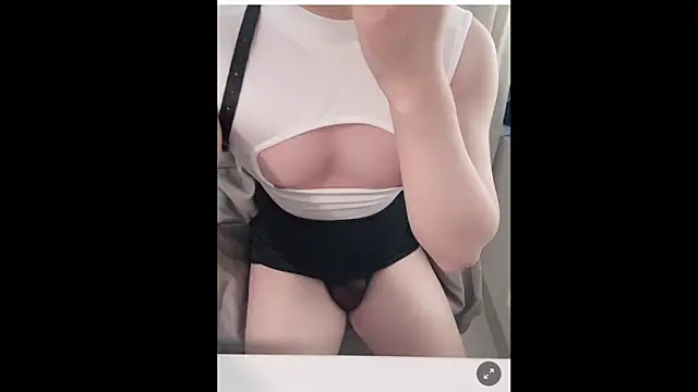 Snapshot of owneeeeb chatting on October 9, 2025, 11:47 pm owneeeeb online show from October 9, 2025, 11:47 pm