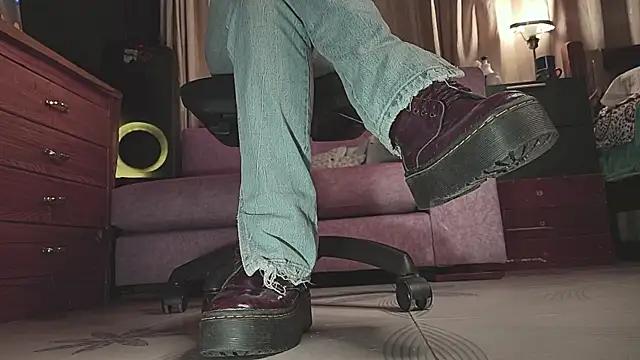 gigifontaine   online show from October 26, 2025, 12:16 am