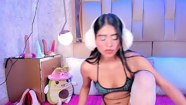 AngeliqueRouse online show from November 28, 2025, 9:50 pm