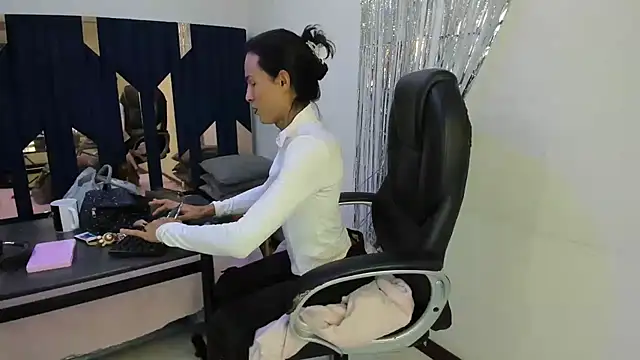 Snapshot of Aisha_hotts777 chatting on June 4, 2026, 8:26 pm Aisha hotts777 online show from June 4, 2026, 8:26 pm