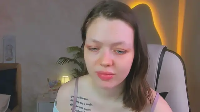 Lunar Lily online show from April 16, 2026, 5:41 am