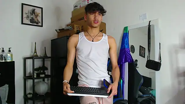 Snapshot of Gael_Jones chatting on September 25, 2025, 2:26 am Gael Jones online show from September 25, 2025, 2:26 am