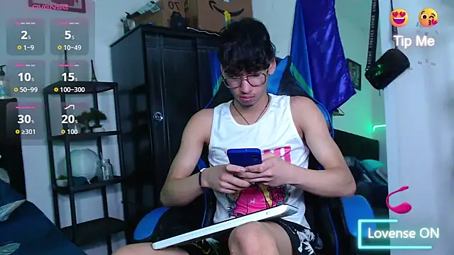 Snapshot of Gael_Jones chatting on October 1, 2025, 2:28 am Gael Jones online show from October 1, 2025, 2:28 am