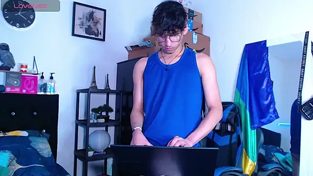 Snapshot of Gael_Jones chatting on October 7, 2025, 1:52 pm Gael Jones online show from October 7, 2025, 1:52 pm