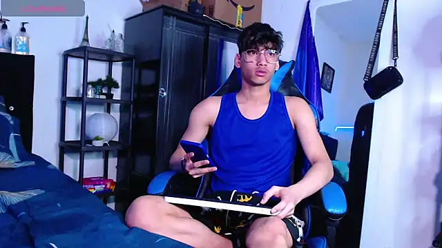 Snapshot of Gael_Jones chatting on October 9, 2025, 2:15 pm Gael Jones online show from October 9, 2025, 2:15 pm