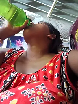 Hot-Show2 online show from September 29, 2025, 7:02 am