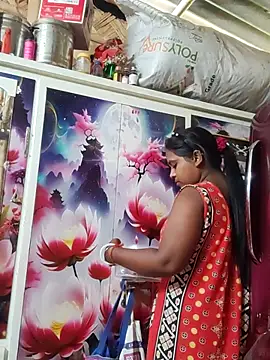 Hot-Show2 online show from November 3, 2025, 5:52 am