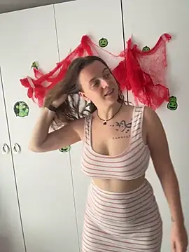 TenderLaGlamor online show from October 26, 2025, 11:27 am