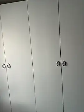 TenderLaGlamor online show from November 13, 2025, 12:37 pm