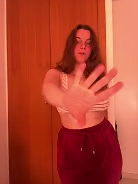 TenderLaGlamor online show from February 5, 2026, 12:32 pm