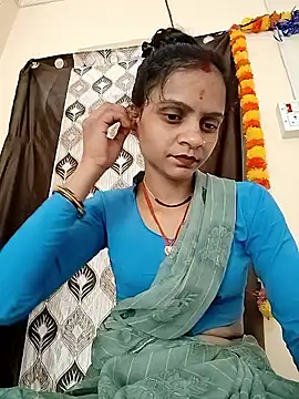 Snapshot of Sonam_dhakad chatting on October 17, 2025, 5:43 am Sonam dhakad online show from October 17, 2025, 5:43 am