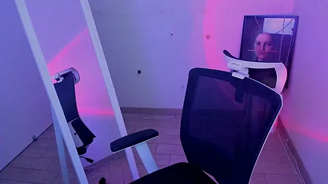 Sandra Curly online show from April 18, 2026, 7:58 pm