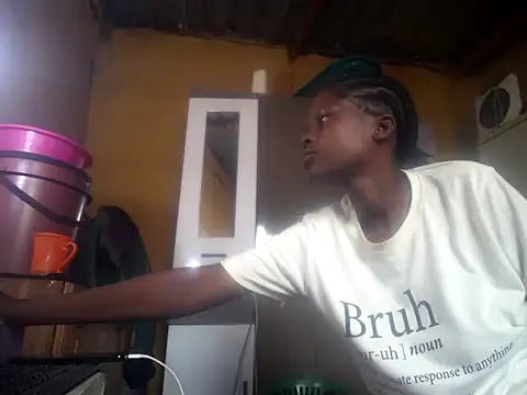 Snapshot of Caramelchick01 chatting on October 29, 2025, 6:15 am Caramelchick01 online show from October 29, 2025, 6:15 am