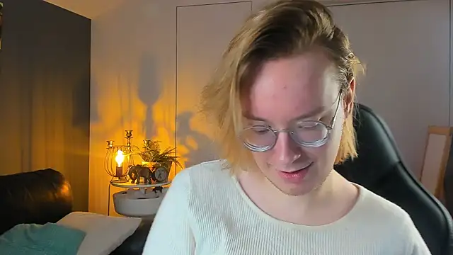 Amanda Butlerr online show from October 18, 2025, 10:05 am