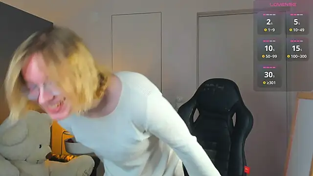 Amanda Butlerr online show from October 25, 2025, 10:12 am