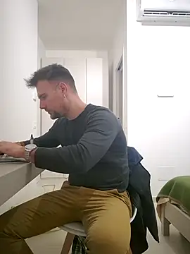 mrlyuis online show from December 16, 2025, 4:56 pm