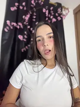 Scarlett05 online show from May 8, 2026, 1:55 am