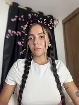 Snapshot of Scarlett05 chatting on July 10, 2026, 1:32 am Scarlett05 online show from July 10, 2026, 1:32 am