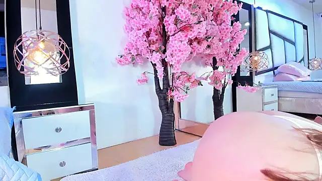 TessaCooper1 online show from November 20, 2025, 9:14 pm