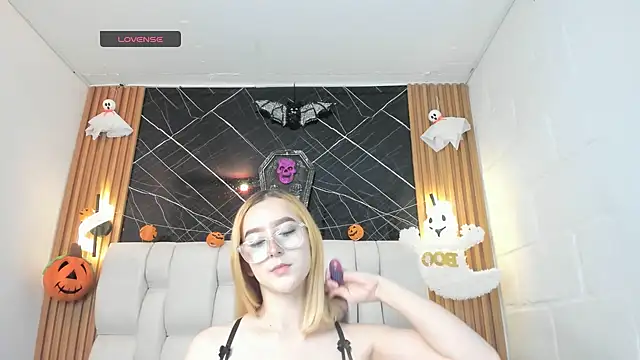 kristal joi dl online show from October 26, 2025, 1:50 pm