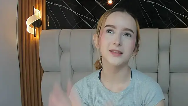 kristal joi dl online show from December 4, 2025, 11:41 am