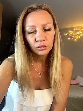 Bellissa  online show from October 10, 2025, 8:35 am