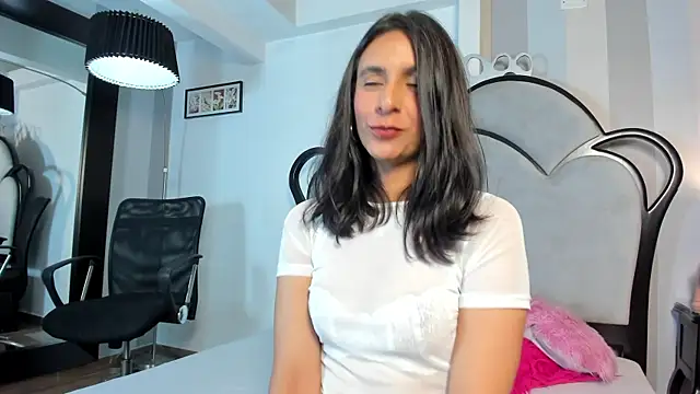 Snapshot of MiaAmore_ chatting on June 19, 2026, 4:44 pm MiaAmore online show from June 19, 2026, 4:44 pm