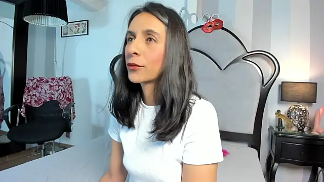 Snapshot of MiaAmore_ chatting on July 8, 2026, 6:01 pm MiaAmore online show from July 8, 2026, 6:01 pm