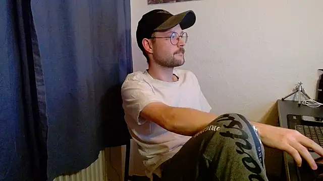 ChefDeLust online show from October 20, 2025, 5:02 pm