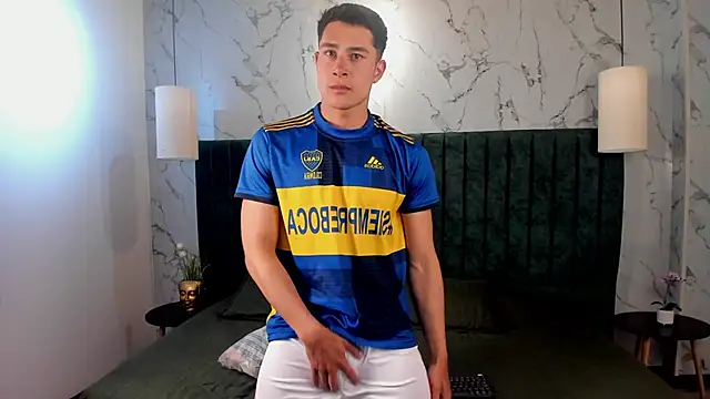 AustinJones  online show from September 14, 2025, 8:19 pm