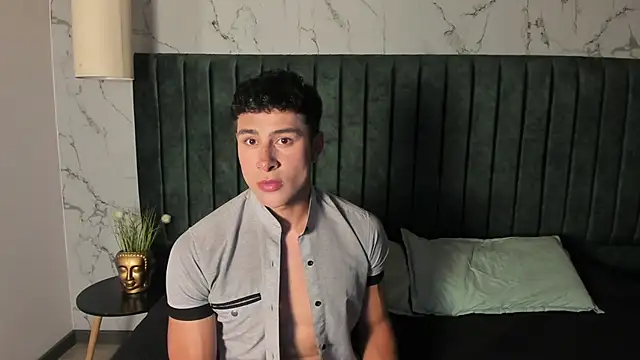 AustinJones  online show from November 13, 2025, 7:02 pm