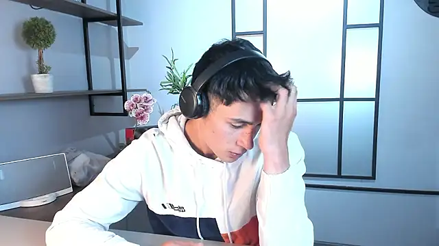 AustinJones  online show from February 13, 2026, 7:21 pm