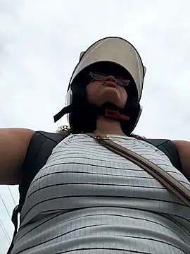 SirenRouge 69 online show from November 28, 2025, 8:33 pm