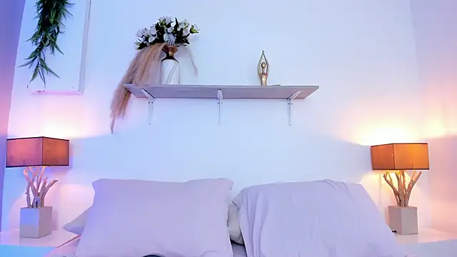 Snapshot of LuciaBenett_ chatting on September 10, 2025, 7:25 pm LuciaBenett online show from September 10, 2025, 7:25 pm