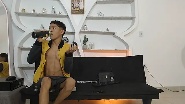 BEAUTY BOYS1 online show from November 12, 2025, 7:09 am