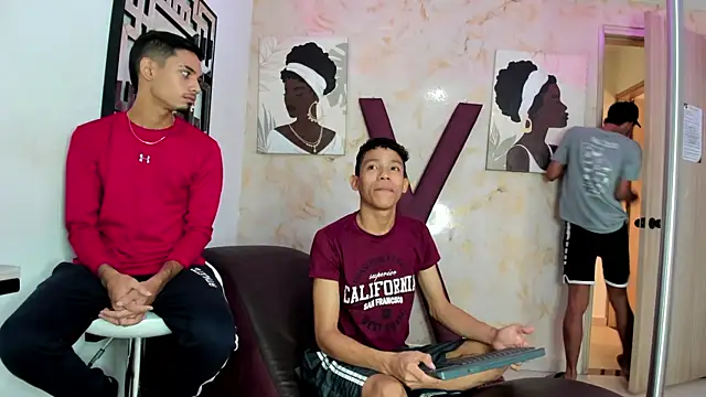 BEAUTY BOYS1 online show from April 18, 2026, 1:37 pm