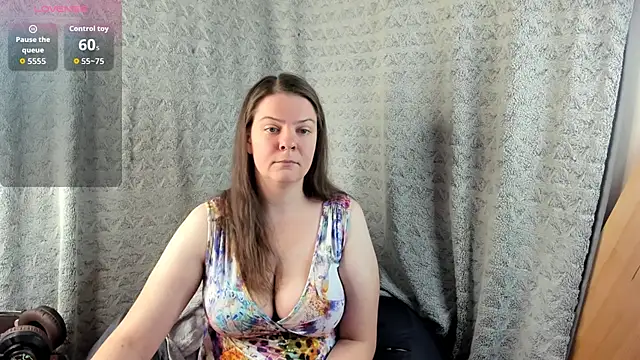 MiaLores online show from November 4, 2025, 9:08 am