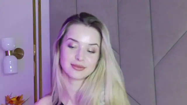 Snapshot of Touch_me chatting on November 26, 2025, 5:14 pm Touch me online show from November 26, 2025, 5:14 pm