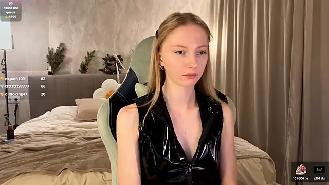 BrightAnnie online show from December 13, 2025, 7:53 pm