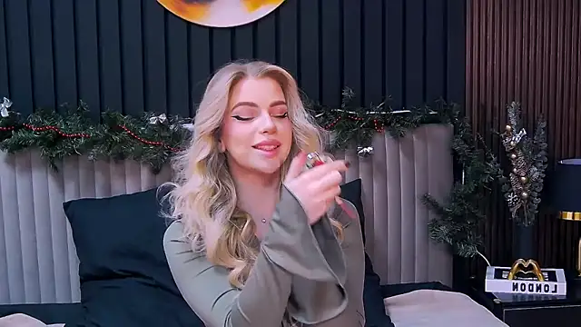 MilanaCeleste online show from December 22, 2025, 9:45 pm