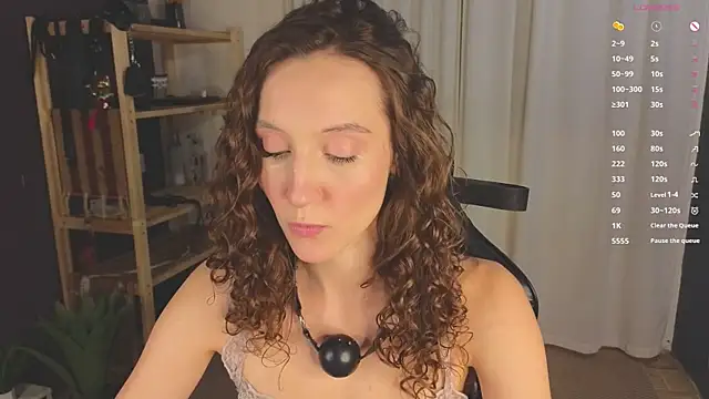 Snapshot of laracroftmansion chatting on October 2, 2025, 7:10 pm laracroftmansion online show from October 2, 2025, 7:10 pm