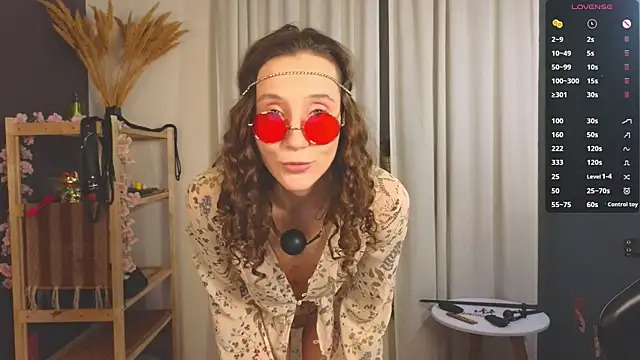 Snapshot of laracroftmansion chatting on November 24, 2025, 6:18 pm laracroftmansion online show from November 24, 2025, 6:18 pm