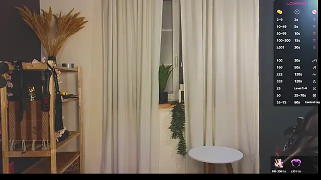 Snapshot of laracroftmansion chatting on November 28, 2025, 6:21 pm laracroftmansion online show from November 28, 2025, 6:21 pm