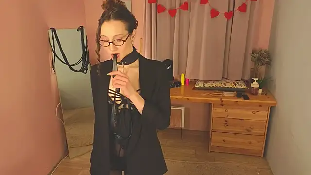 Snapshot of laracroftmansion chatting on February 19, 2026, 4:25 pm laracroftmansion online show from February 19, 2026, 4:25 pm