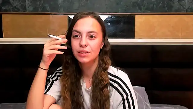 MillieTinny online show from October 18, 2025, 3:09 am