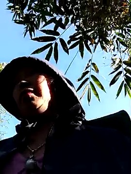  Helala  online show from November 30, 2025, 7:45 am