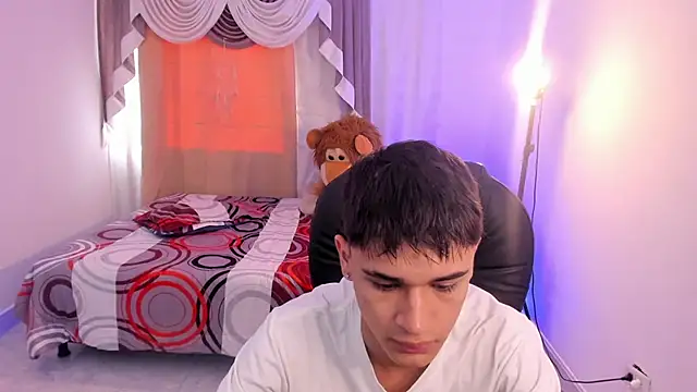 Snapshot of Aron_Boyy chatting on May 7, 2026, 9:20 pm Aron Boyy online show from May 7, 2026, 9:20 pm