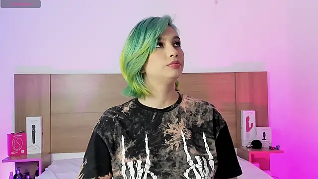 Akatsumi  online show from December 22, 2025, 9:45 pm