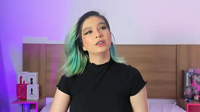 Akatsumi  online show from June 23, 2026, 9:46 pm